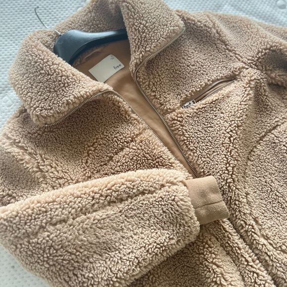 Aritzia Teddy jacket oatmeal color size xs - Picture 2 of 4
